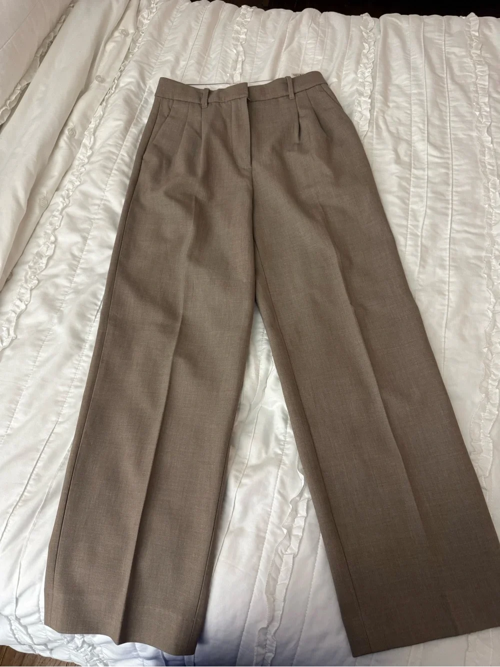 NWOT Aritzia Effortless Pants in Heather Nomad Taupe - Picture 2 of 4